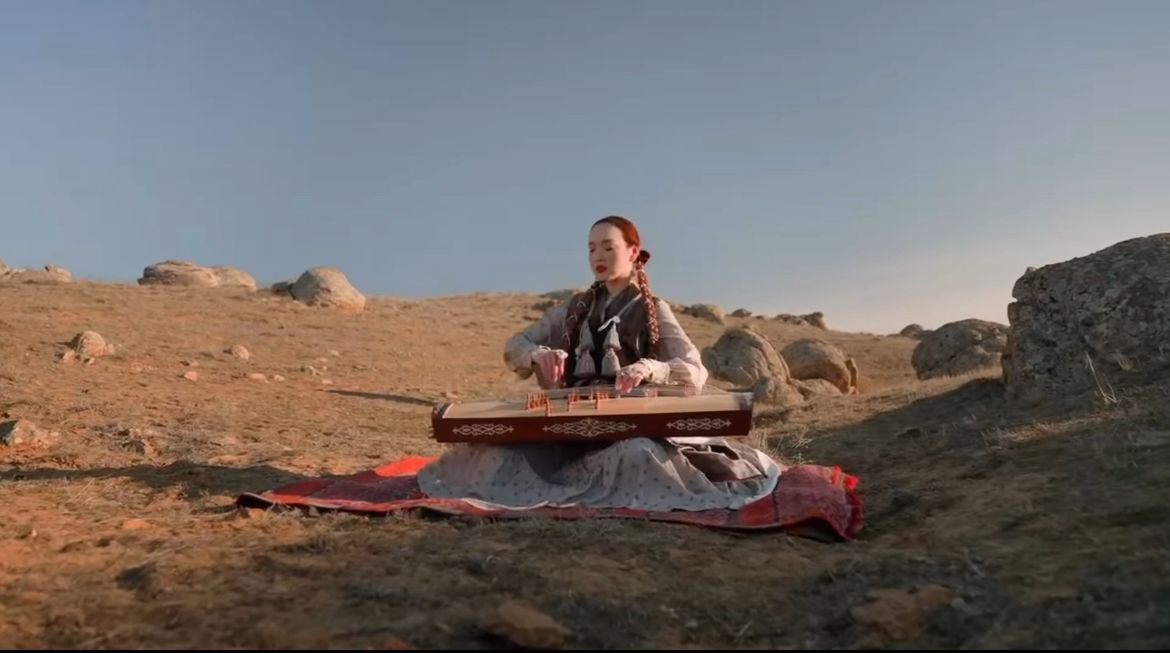 В Актау планируют установить рекорд Гиннесса в национальной одежде