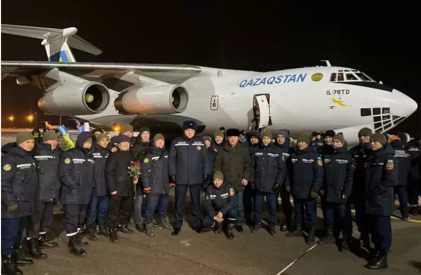 В Астане встретили отряд прибывших из Турции спасателей