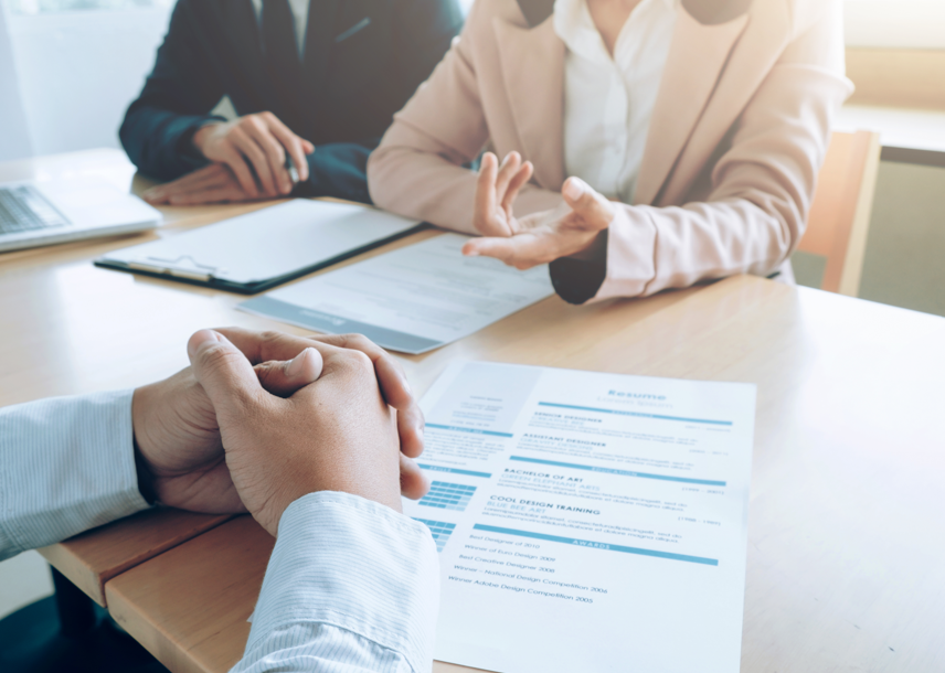 Казахстанцам отправят предложения о работе по SMS