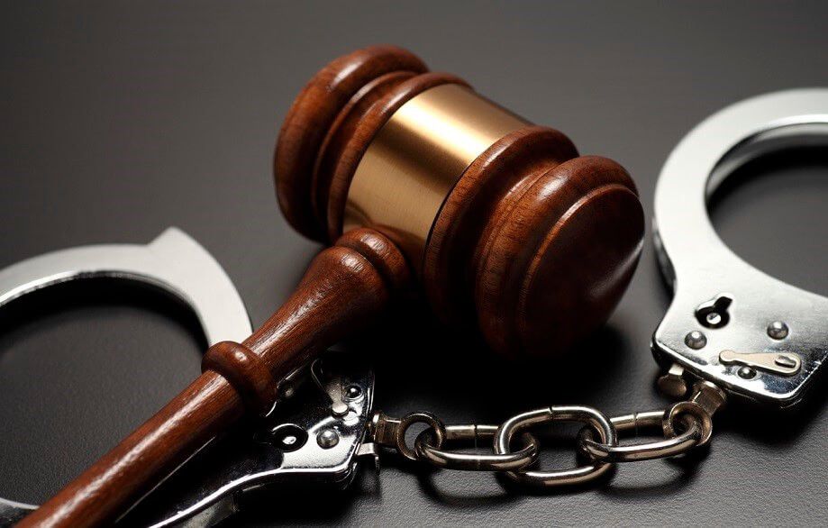 В Астане осудили аферистов за интернет-сделку