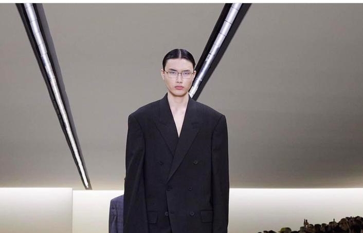 Казахстанец впервые стал участником показа мод бренда «Balenciagа»