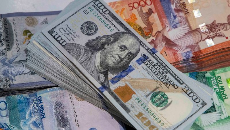 Доллар упал на 12 тенге на бирже