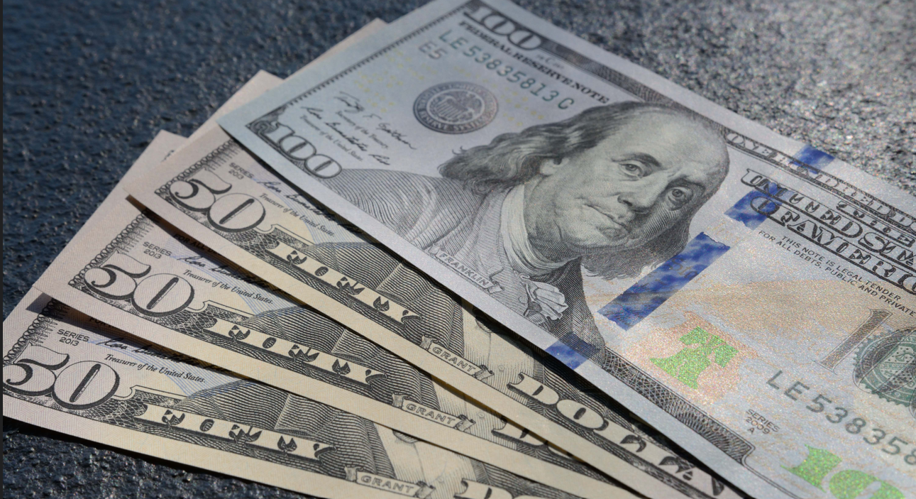 В Алматы за взятку арестованы экс-министры и бизнесмен