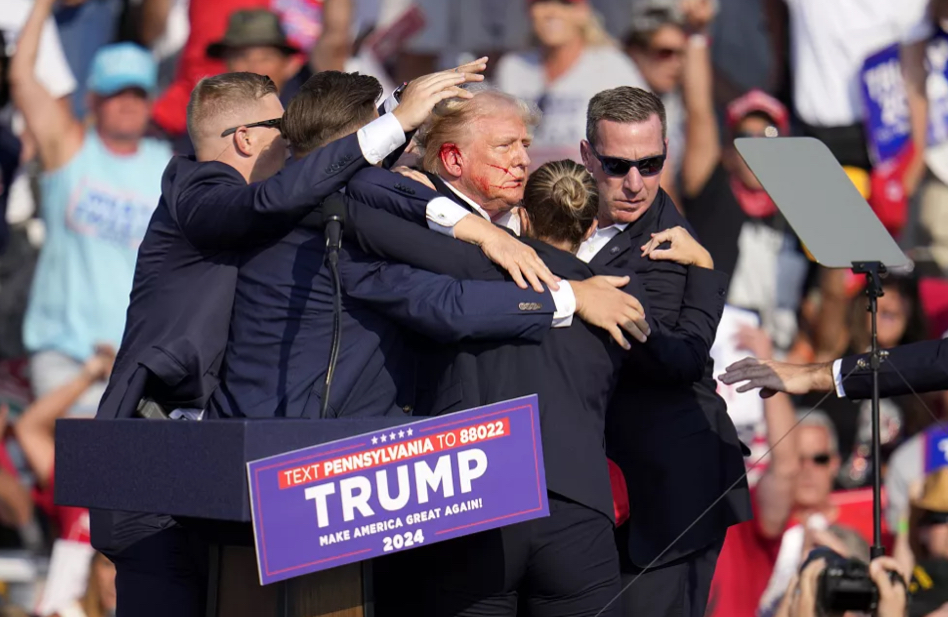 Дональд Трамп ранен во время предвыборного митинга