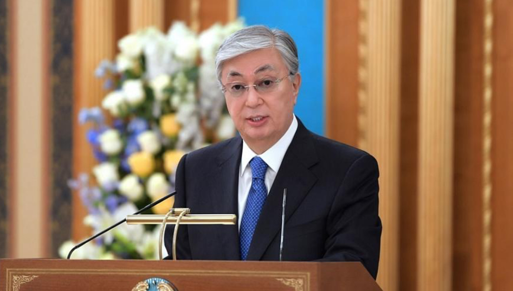 Токаев поздравил казахстанцев с Днем благодарности